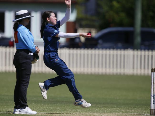 Annabel Kyme prepares to target the stumps. Picture Warren Gannon Photography