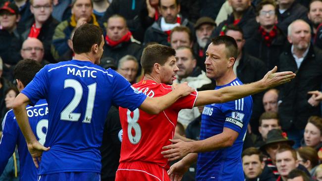 Liverpool's English midfielder Steven Gerrard (C) remonstrates with Chelsea players including Chelsea's English defender John Terry (R) over a stoppage as Chelsea's Serbian defender Branislav Ivanovic receives attention on the pitch during the English Premier League football match between Liverpool and Chelsea at Anfield in Liverpool, north west England on November 8, 2014. AFP PHOTO / PAUL ELLIS RESTRICTED TO EDITORIAL USE. No use with unauthorized audio, video, data, fixture lists, club/league logos or “live” services. Online in-match use limited to 45 images, no video emulation. No use in betting, games or single club/league/player publications.