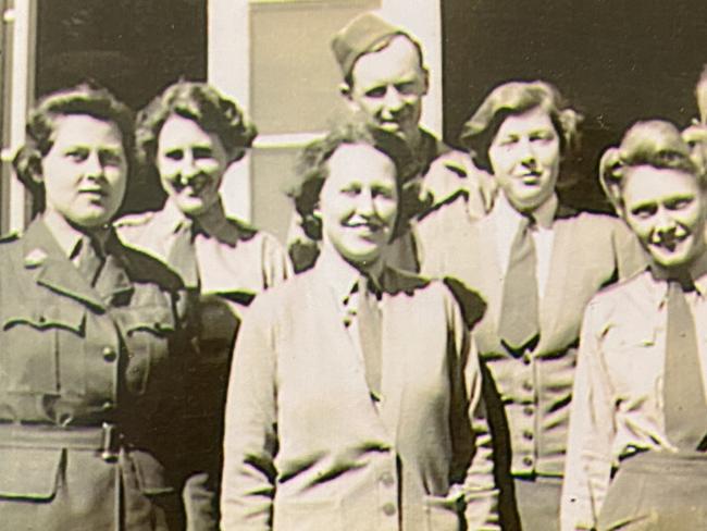 For Saturday History The Garage Girls and their drivers in 1944