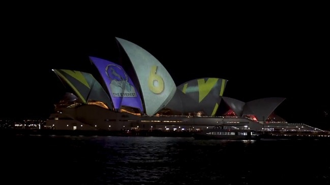 Timelapse video of the Everest barrier draw projected on Sydney Opera House