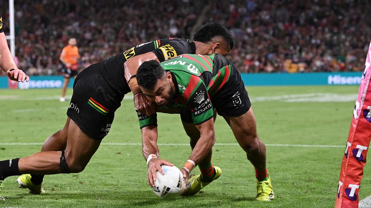 Alex Johnston has signed a new deal to stay with the Rabbitohs.