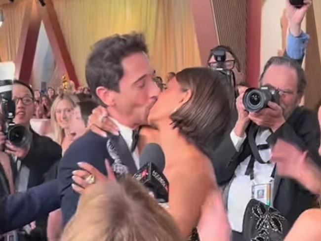 Halle Berry plants revenge kiss on Adrien Brody