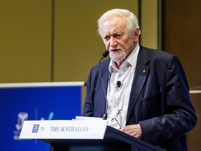 2/11/2023 Professor Gareth Evans during the Economic & Social Outlook Conference in Melbourne. Aaron Francis / The Australian