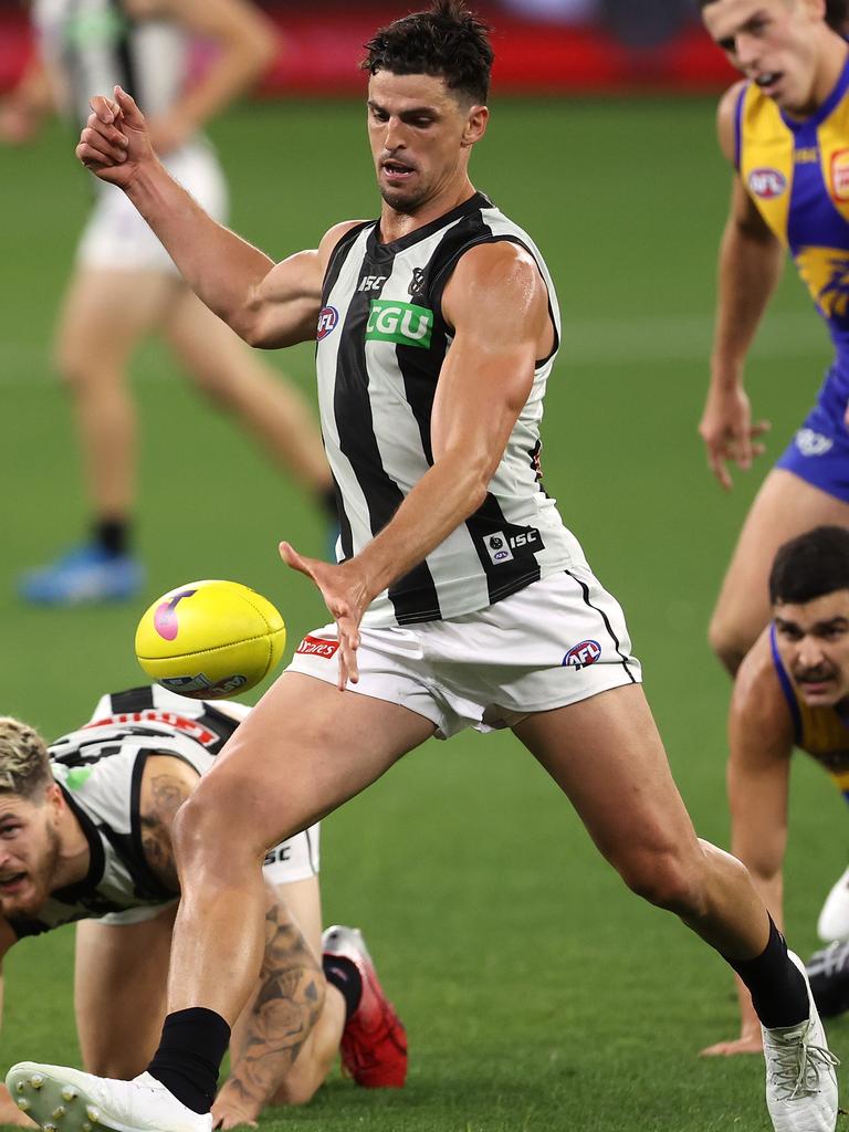 Scott Pendlebury wouldn’t want to kick the ball to Tom Hawkins after mistaking him for a teammate.