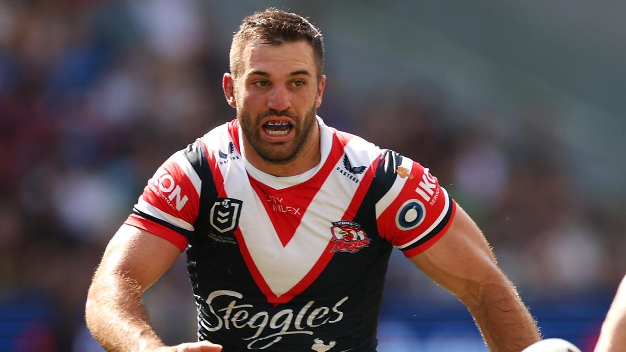 SYDNEY, AUSTRALIA - MARCH 11: James Tedesco of the Roosters runs on to a pass during the round two NRL match between the Sydney Roosters and the New Zealand Warriors at Allianz Stadium on March 11, 2023 in Sydney, Australia. (Photo by Mark Kolbe/Getty Images)