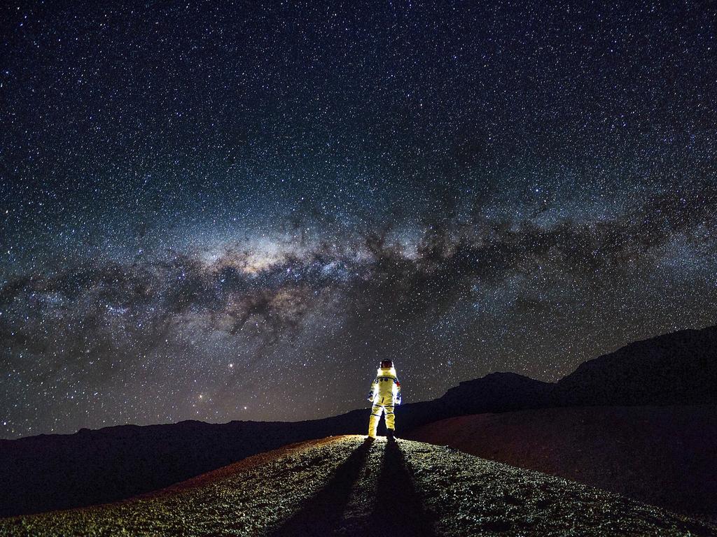 Insight Astronomy Photographer of the Year 2017- People and Space: Fu Dingyan (China) with Interstellar Travel (Highly Commended)