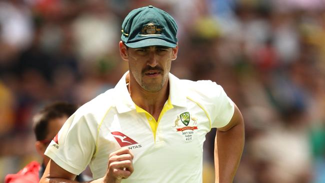 Mitchell Starc cut his knee in a collision with Shaun Marsh.