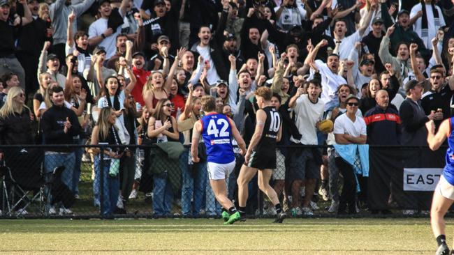 EFNL 2024: Lachlan Summers brings Surrey Park back to within grasp of the Division 3 cup with 17 minutes expired. Picture: Davis Harrigan