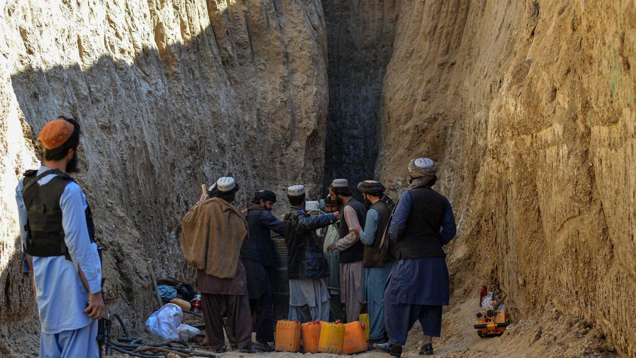 Un garçon piégé pendant trois jours dans un puits afghan décède après avoir été secouru