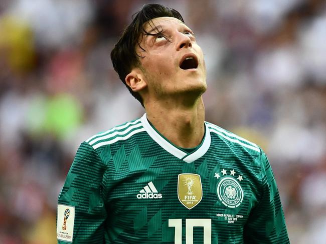 TOPSHOT - Germany's midfielder Mesut Ozil reacts during the Russia 2018 World Cup Group F football match between South Korea and Germany at the Kazan Arena in Kazan on June 27, 2018. / AFP PHOTO / Jewel SAMAD / RESTRICTED TO EDITORIAL USE - NO MOBILE PUSH ALERTS/DOWNLOADS