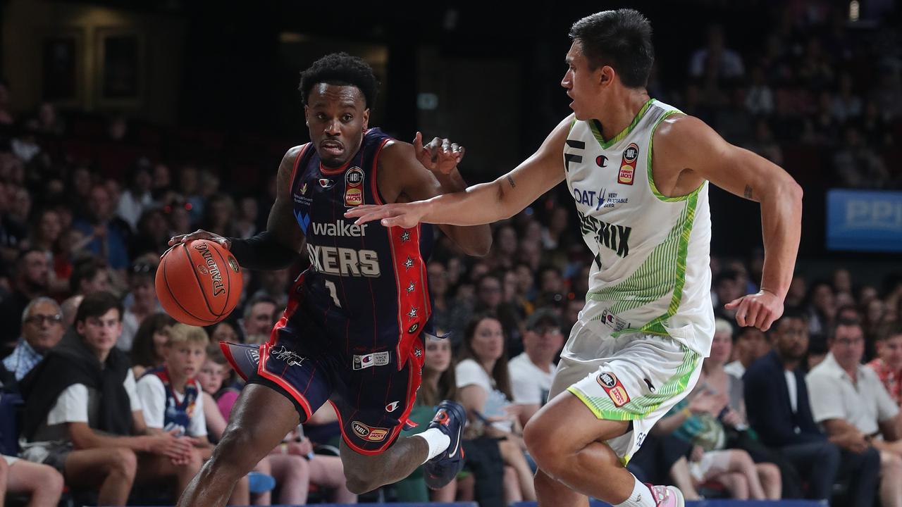 Antonius Cleveland charges down the court despite the attention from Reuben Te Rangi. Picture: Sarah Reed/Getty Images