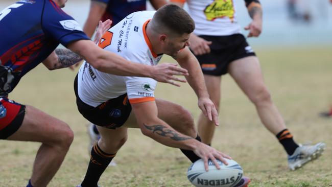 The Oaks Tigers centre Luke Gibson scores against Campbelltown Collegians. Picture: Steve Montgomery