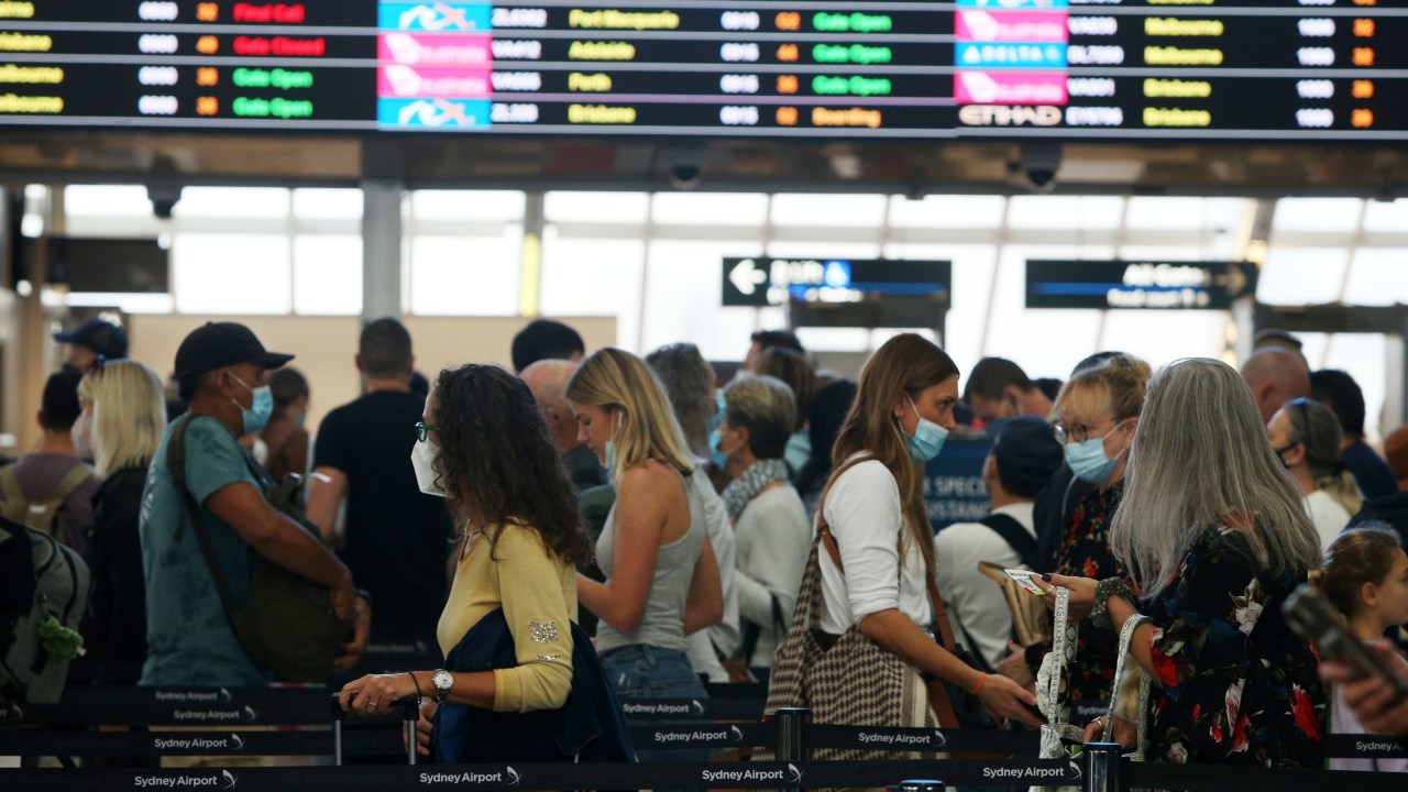 Sydney Airport plunged into chaos as nationwide e-gate outage causes significant delays