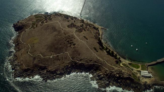 Granite Island has a dusty and sometimes hazardous walking track, poor accessibility and no refreshments.