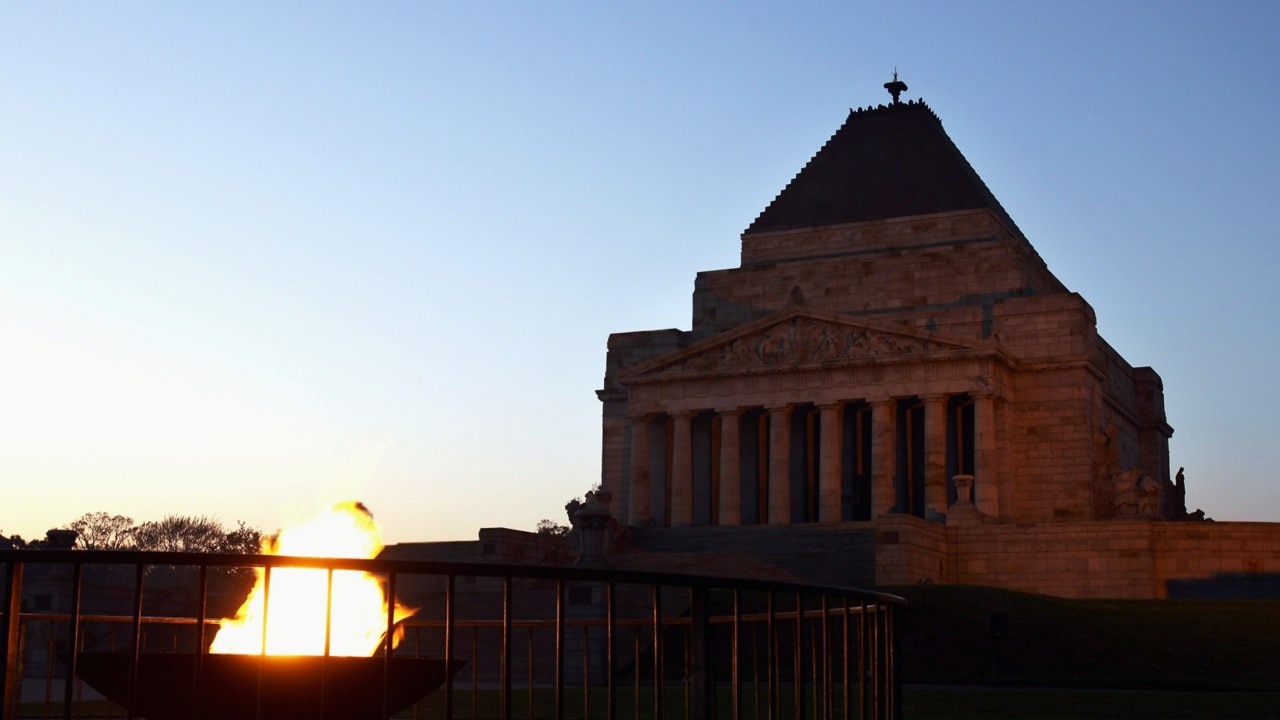 Victorians commemorate Anzac Day at COVID-19 capped events