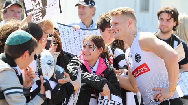 Treloar meets fans at the Pies’ open training session this week. Picture: Alex Coppel.