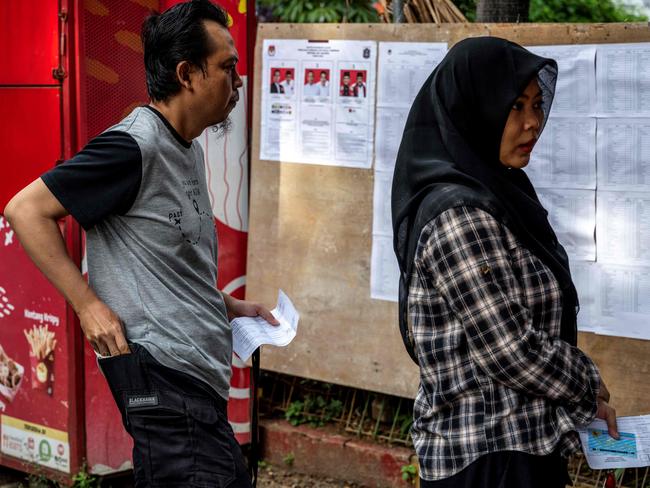 People queue to cast their votes during the simultaneous regional election in Jakarta on November 27, 2024. Indonesians vote to pick local leaders in the country's biggest simultaneous regional election, in which President Prabowo Subianto seeks to consolidate his party's gains. (Photo by BAY ISMOYO / AFP)