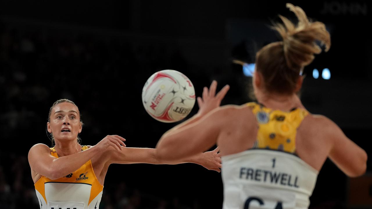 Liz Watson of the Sunshine Coast Lightning (Right) passes the ball to Steph Fretwell. Picture: Asanka Ratnayake/Getty Images