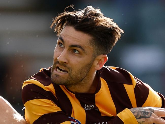 ADELAIDE, AUSTRALIA - APRIL 16: Chad Wingard of the Hawks kicks the ball during the 2023 AFL Round 05 match between the GWS Giants and the Hawthorn Hawks at Norwood Oval on April 16, 2023 in Adelaide, Australia. (Photo by Michael Willson/AFL Photos via Getty Images)