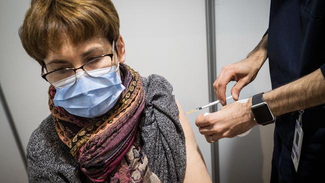 Victoria’s vaccination program is set for a boost as retired and trainee doctors, nurses and paramedics join the rollout.