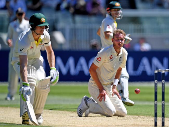 Stuart Broad wasn’t keen on David Warner reaching his ton.