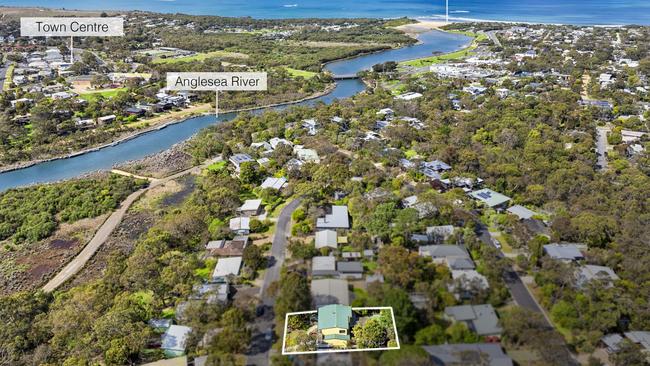 The property is just around the corner from the popular Coogoorah Park and Anglesea River.