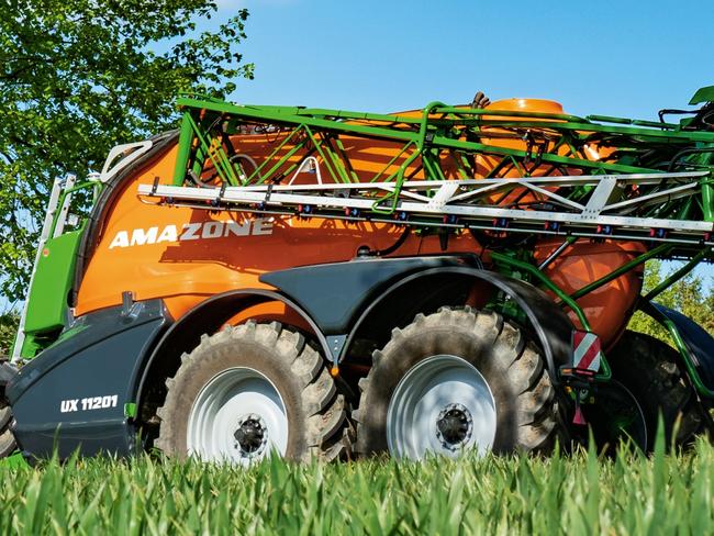 Crop Gear: the new Amazone UX11201 Super  sprayer.