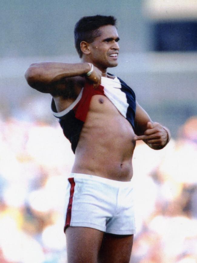 Nicky Winmar lifts his guernsey and pointing to his skin says "I'm black and I'm proud" to jeering Collingwood fans.