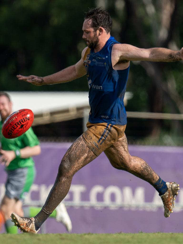 Cody Leggett playing for Wanderers. Picture: Tymunna Clements / AFLNT Media