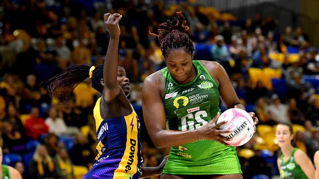 SUNSHINE COAST, AUSTRALIA – SEPTEMBER 08: Jhaniele Fowler of the Fever and Phumza Maweni of the Lightning challenge for the ball during the round 11 Super Netball match between the Sunshine Coast Lightning and the West Coast Fever at University of Sunshine Coast Stadium on September 08, 2020 in Sunshine Coast, Australia. (Photo by Bradley Kanaris/Getty Images)