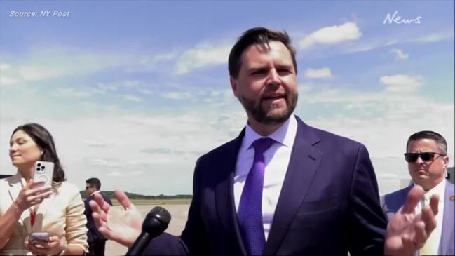 JD Vance checks out Air Force Two in a cheeky stunt after arriving in Wisconsin minutes behind Kamala Harris