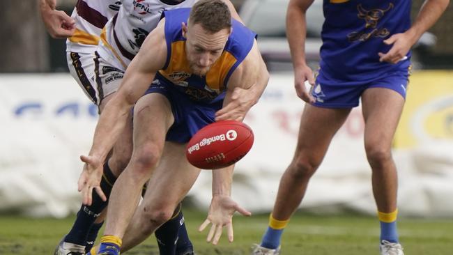 Jackson Casey hunts the pill for Noble Park. Picture: Valeriu Campan