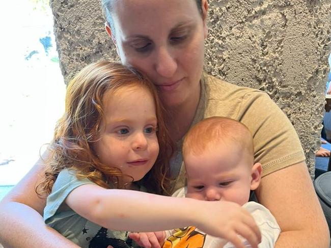 Ariel Bibas, 4 & his brother Kfir, 1, pictured with their mother, Shiri, 32.