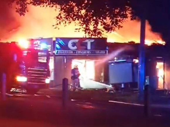 Fire at Craigieburn tobacco CCT SHOP. Source: TikTok/happybo14,