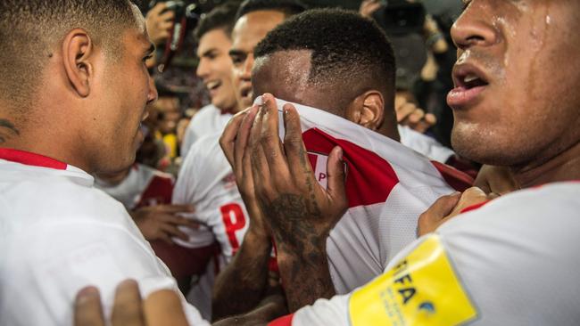 Peru's Jefferson Farfan (C) cries after defeating New Zealand 2-0.