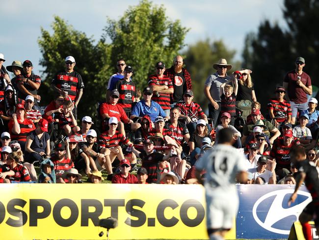 MUDGEE, AUSTRALIA - NOVEMBER 10: The crowd watch on during the round four A-League match between the Western Sydney Wanderers and the Brisbane Roar at Glen Willow Stadium on November 10, 2018 in Mudgee, Australia. (Photo by Mark Kolbe/Getty Images)