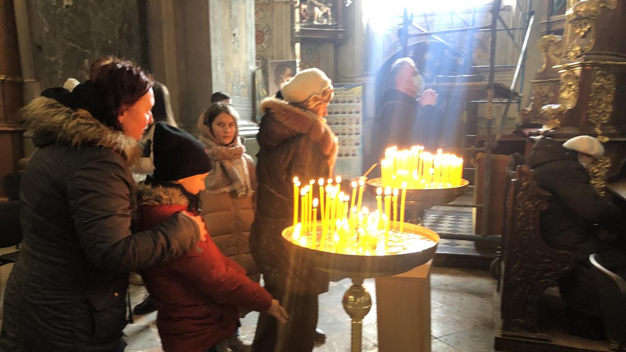 Thousands gathered for Sunday mass to light candles for Ukrainian soldiers. Picture: Charles Miranda