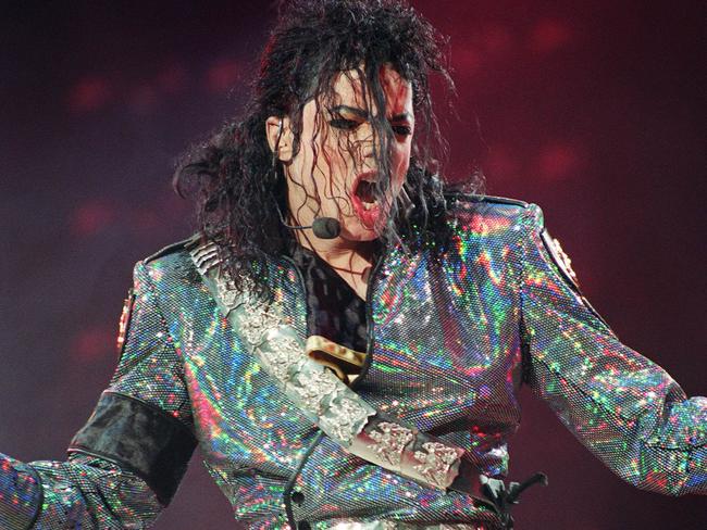 MJ performs in Paris in 1992.