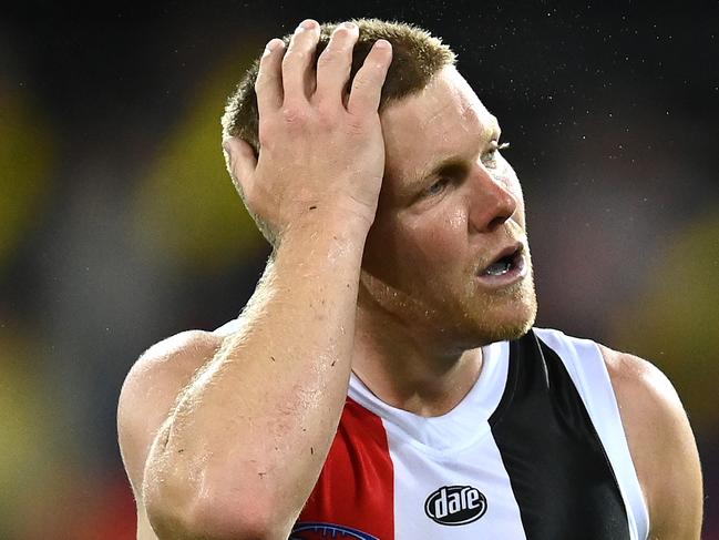 GOLD COAST, AUSTRALIA - OCTOBER 09: Dan Hannebery of the Saints looks dejected after the AFL Second Semi Final match between the Richmond Tigers and the St Kilda Saints at Metricon Stadium on October 09, 2020 in Gold Coast, Australia.  (Photo by Quinn Rooney/Getty Images)