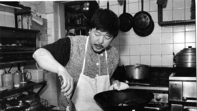 Chef Cheong Liew cooking at Neddy’s restaurant in 1987.