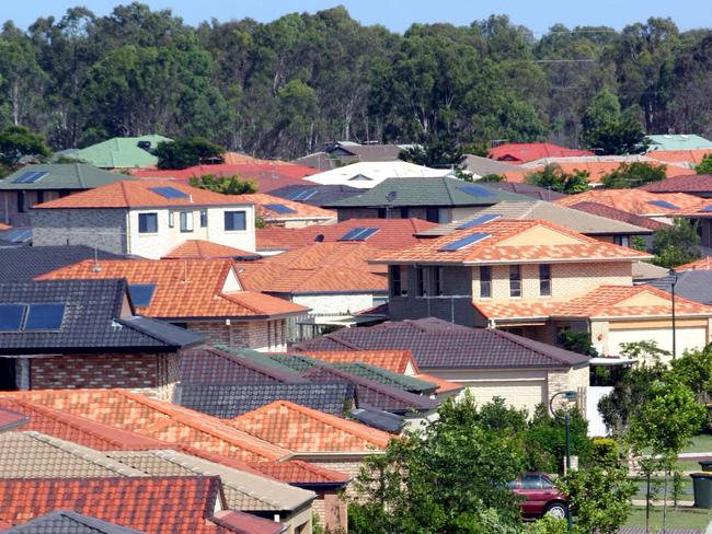 03 Jan 2007 : Generic Suburban houses : PicDrew/Fitzgibbon - houses qld exterior roads suburbs unidentified roof skyline