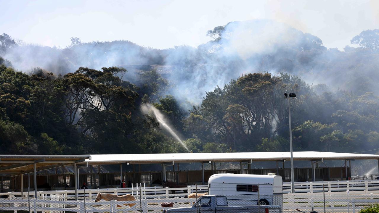 The fire is now ‘contained’. Picture: NewsWire / Damian Shaw