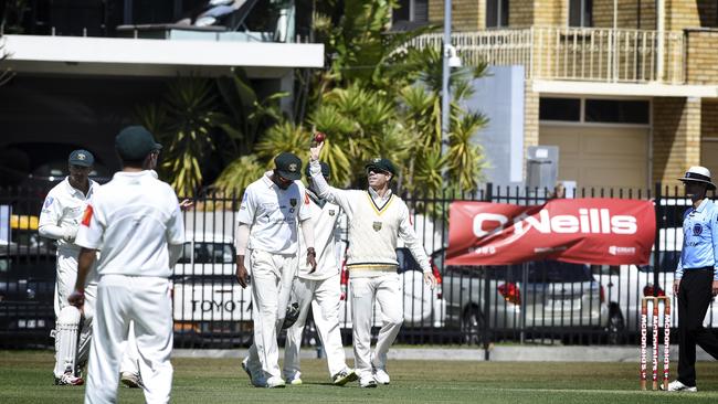 Warner, pictured fielding, could not recreate his heroics of last week. (AAP IMAGE -Flavio Brancaleone)