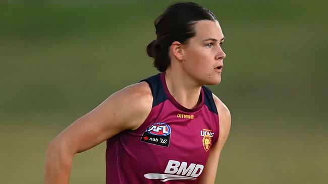 BRISBANE, AUSTRALIA - NOVEMBER 15: Sophie Conway in action during a Brisbane Lions AFLW training session at the Springfield Central Sports Complex on November 15, 2022 in Brisbane, Australia. (Photo by Albert Perez/Getty Images)