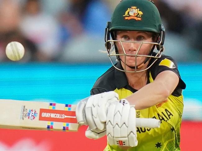 Beth Mooney of Australia bats during the Women's T20 World Cup final match between Australia and India at the MCG in Melbourne, Sunday, March 8, 2020. (AAP Image/Scott Barbour) NO ARCHIVING, EDITORIAL USE ONLY, IMAGES TO BE USED FOR NEWS REPORTING PURPOSES ONLY, NO COMMERCIAL USE WHATSOEVER, NO USE IN BOOKS WITHOUT PRIOR WRITTEN CONSENT FROM AAP