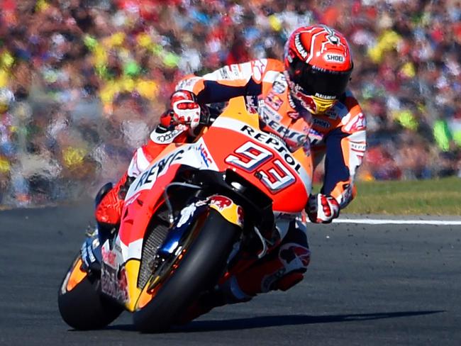 TOPSHOT - Repsol Honda Team's Spanish rider Marc Marquez rides during the MotoGP race of the Valencia Grand Prix at Ricardo Tormo racetrack in Cheste, near Valencia on November 12, 2017. / AFP PHOTO / JOSE JORDAN