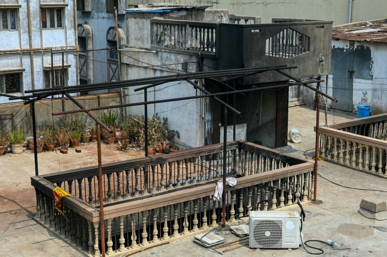 At least 17 killed in India building fire