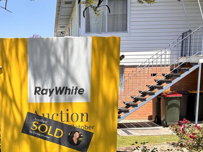 The home sold for $488,000 over the suburb median, with its buyer taking a big risk.