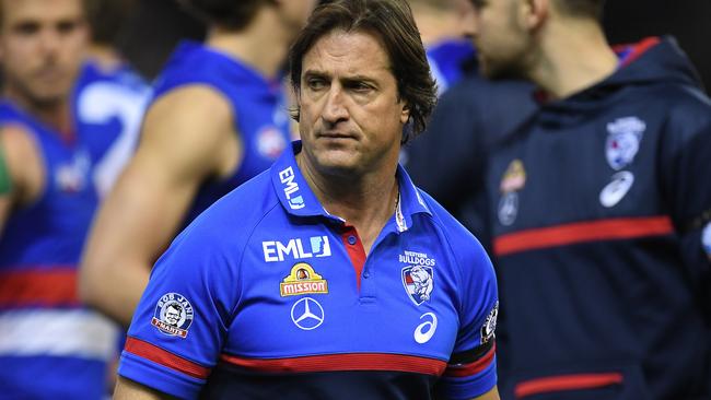 Coach of the Bulldogs Luke Beveridge is seen during the Round 22 AFL match between the Carlton Blues and the Western Bulldogs at Etihad Stadium in Melbourne, Sunday, August 19, 2018. (AAP Image/Julian Smith) NO ARCHIVING, EDITORIAL USE ONLY