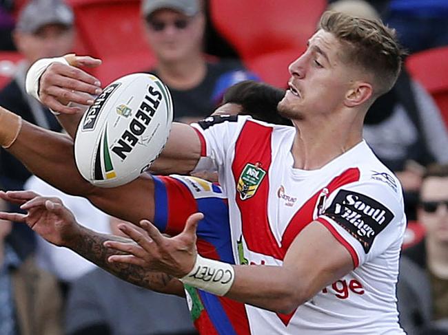 Zachary Lomax of the Dragons gathers the ball but knocks on trying to score a try during the Round 25 NRL match between the Newcastle Knights and the St George-Illawarra Dragons at McDonald Jones Stadium in Newcastle, Saturday, September 1, 2018. (AAP Image/Darren Pateman) NO ARCHIVING, EDITORIAL USE ONLY